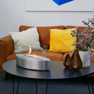 Biocamino da tavolo con fiamme visibili su tutti i lati Camino a bioetanolo da tavolo color acciaio